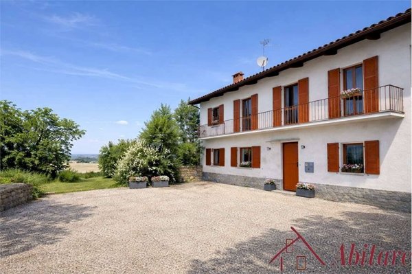 casale in vendita a La Morra