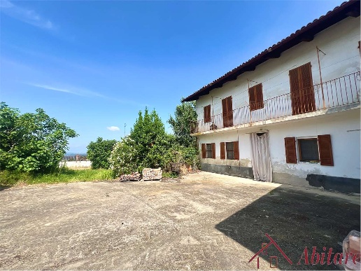 casale in vendita a La Morra