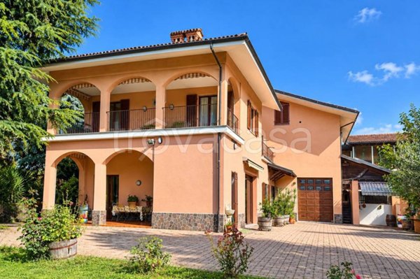 casa indipendente in vendita a La Morra