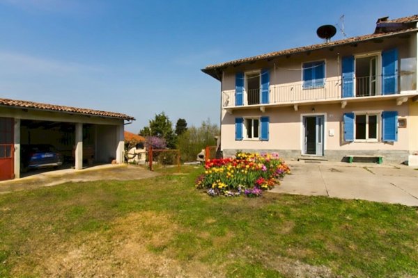 casa indipendente in vendita a La Morra