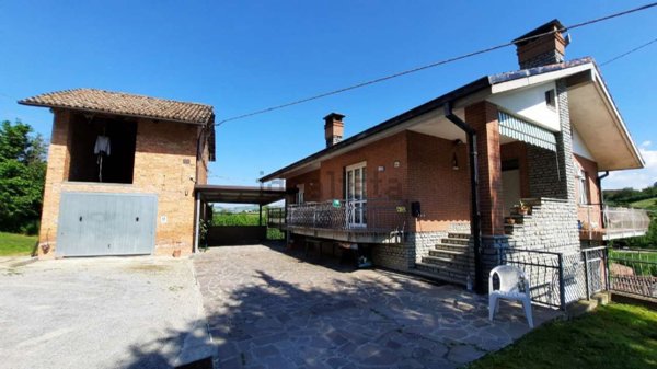 casa indipendente in vendita a La Morra