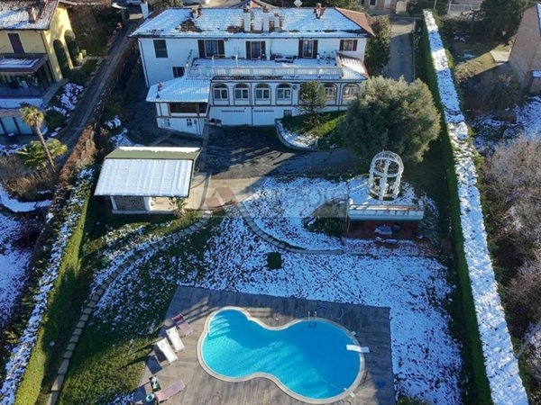 casa indipendente in vendita a La Morra