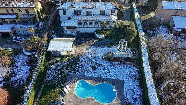 casa indipendente in vendita a La Morra