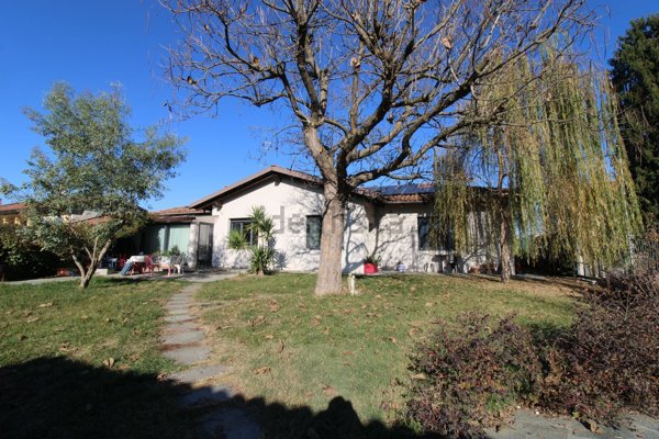 casa indipendente in vendita a La Morra