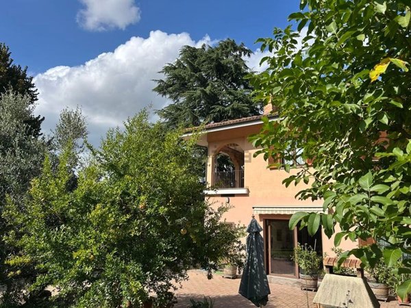 casa indipendente in vendita a La Morra