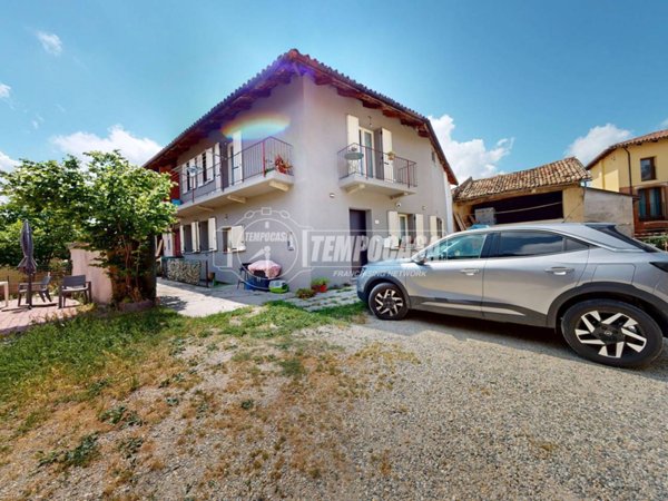 casa indipendente in vendita a La Morra in zona Berri
