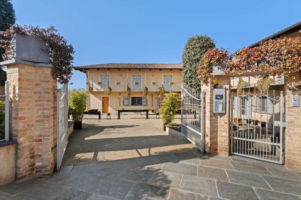 casale in vendita a La Morra