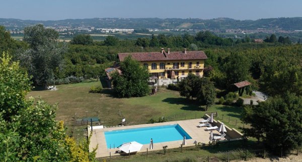 casale in vendita a La Morra