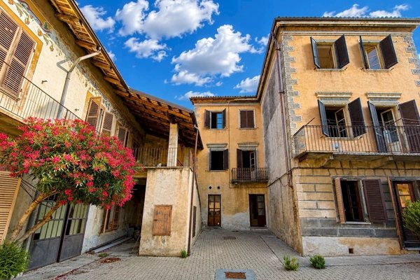 casa indipendente in vendita a La Morra