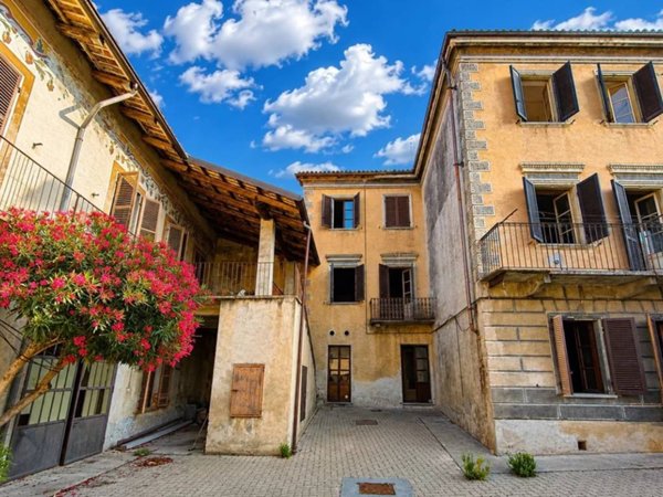 casa indipendente in vendita a La Morra