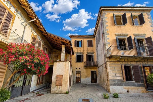 casa indipendente in vendita a La Morra