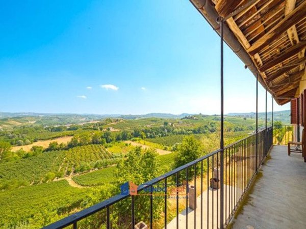 casa indipendente in vendita a La Morra