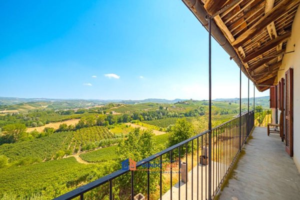 casa indipendente in vendita a La Morra