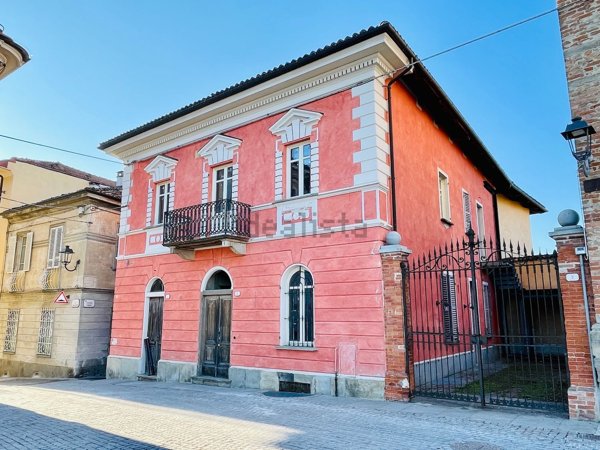 casa indipendente in vendita a La Morra