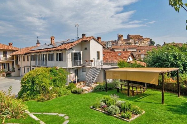 casale in vendita a La Morra