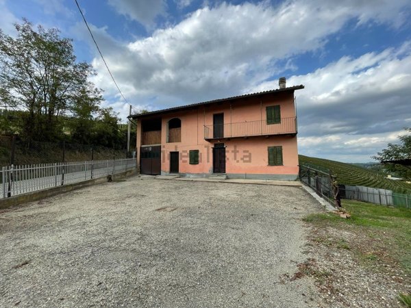 casale in vendita a La Morra