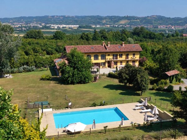 casa indipendente in vendita a La Morra in zona Rivalta