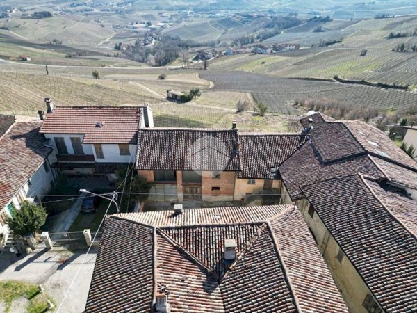 casale in vendita a La Morra