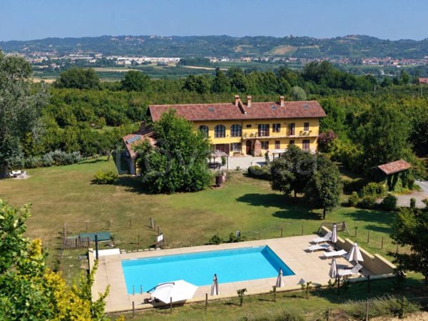 casa indipendente in vendita a La Morra in zona Rivalta