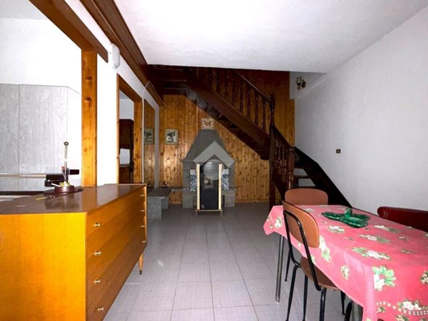 casa semindipendente in vendita a Lesegno