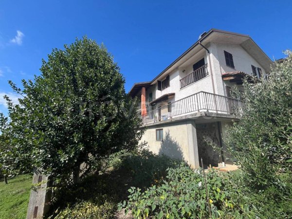 casa indipendente in vendita a Lesegno