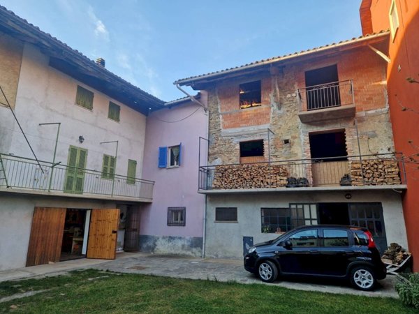 casa indipendente in vendita a Lesegno