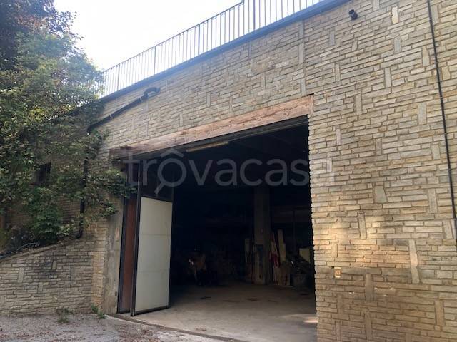 locale commerciale in vendita a Limone Piemonte