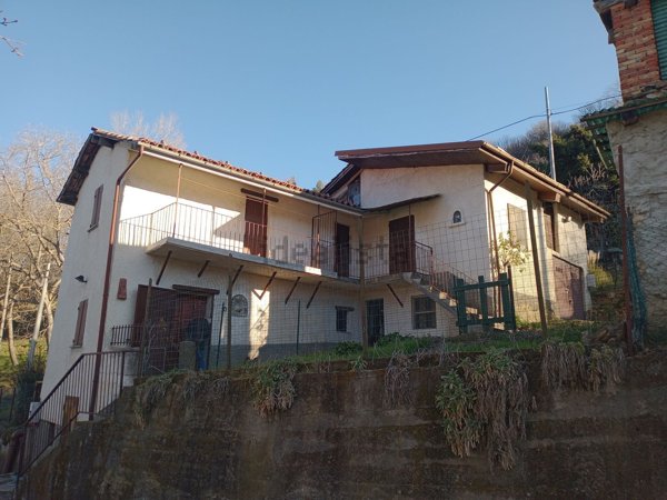 casa indipendente in vendita a Lisio