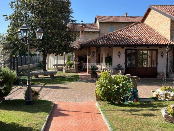 casa indipendente in vendita a Magliano Alfieri in zona Sant'Antonio