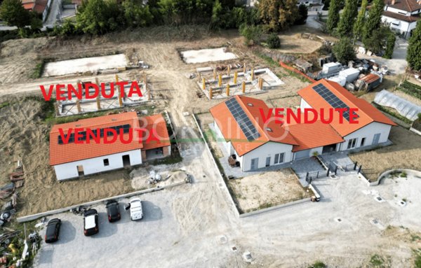 casa indipendente in vendita a Magliano Alfieri in zona Sant'Antonio