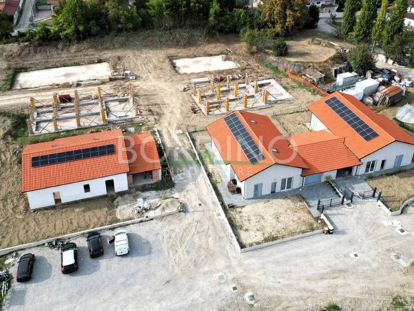 casa indipendente in vendita a Magliano Alfieri in zona Sant'Antonio