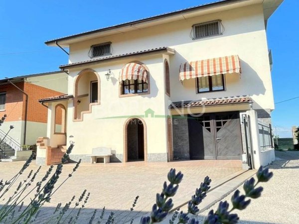 casa indipendente in vendita a Magliano Alfieri