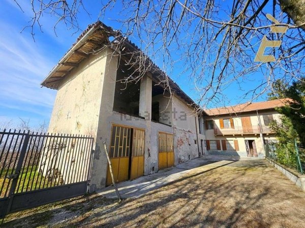 pentavano in vendita a Magliano Alfieri in zona Sant'Antonio