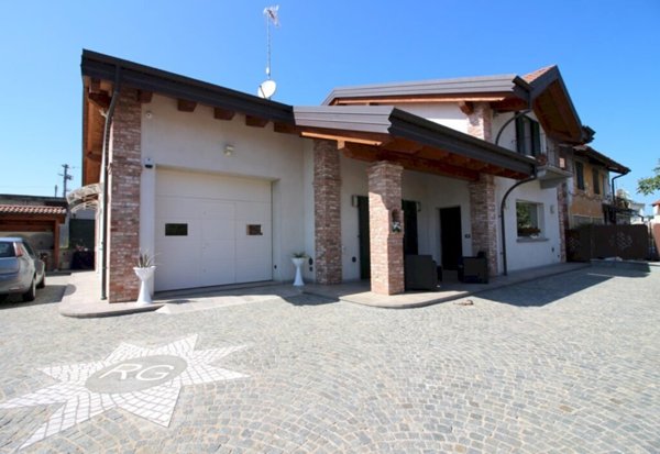 casa indipendente in vendita a Magliano Alpi