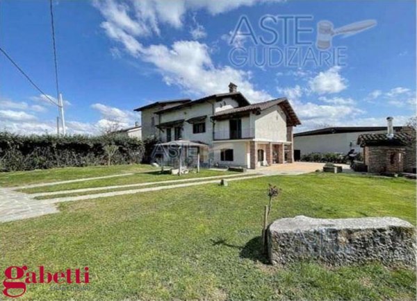 casa indipendente in vendita a Magliano Alpi