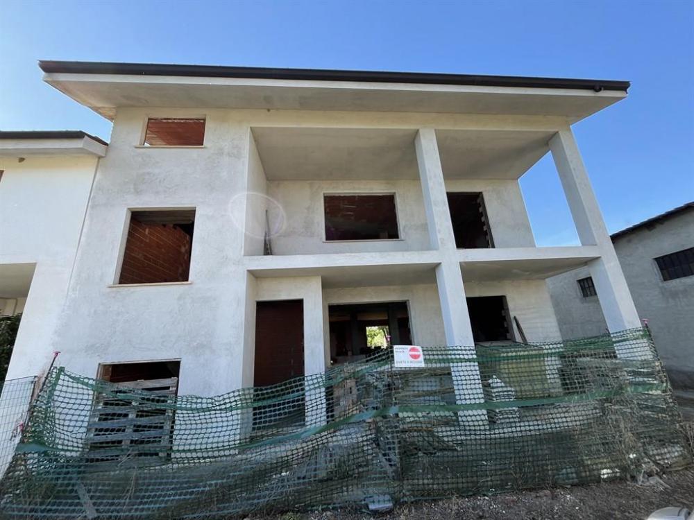 casa indipendente in vendita a Magliano Alpi