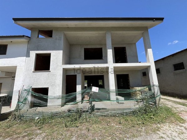casa indipendente in vendita a Magliano Alpi