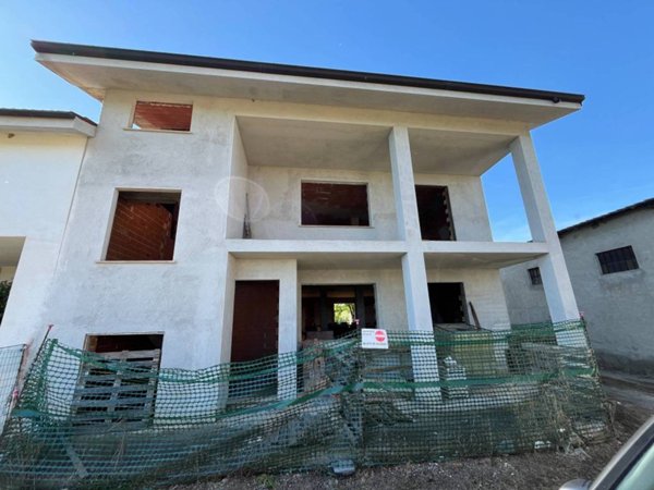casa indipendente in vendita a Magliano Alpi