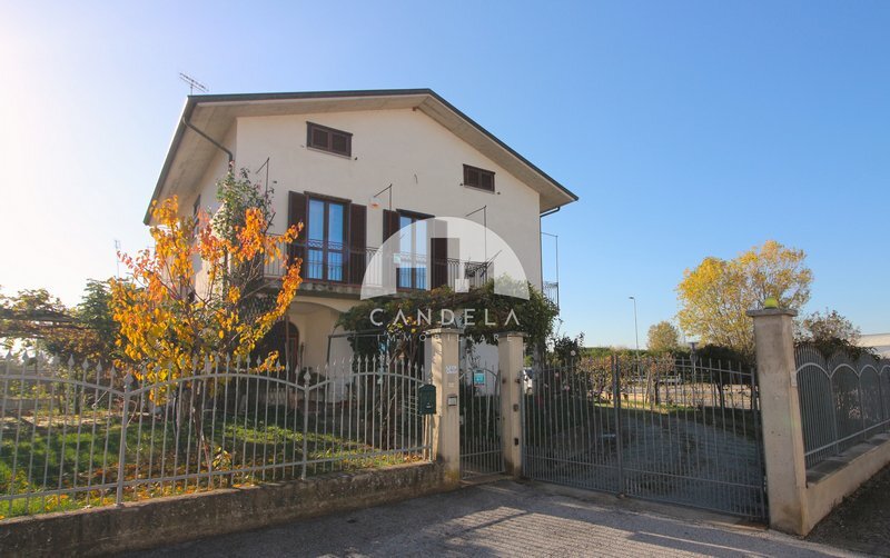 casa indipendente in vendita a Magliano Alpi