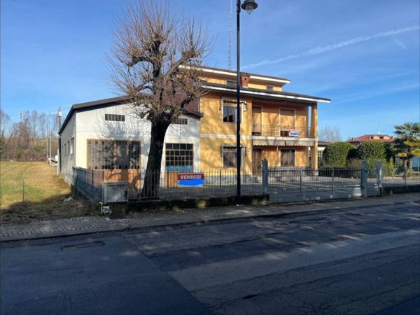 casa indipendente in vendita a Magliano Alpi