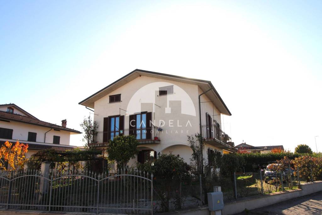 casa indipendente in vendita a Magliano Alpi