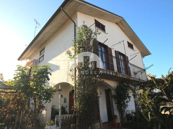casa indipendente in vendita a Magliano Alpi