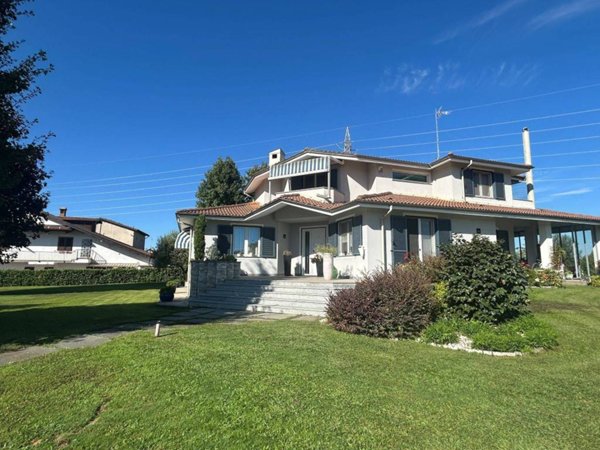casa indipendente in vendita a Magliano Alpi