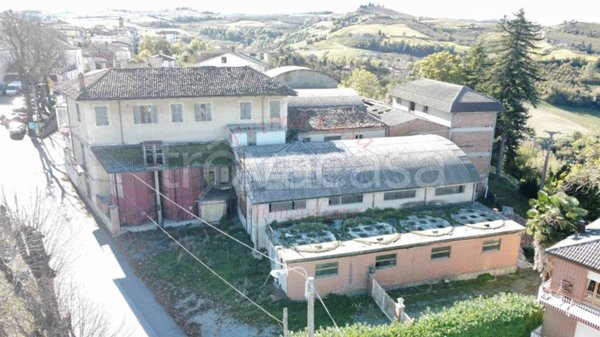 locale di sgombero in vendita a Mango