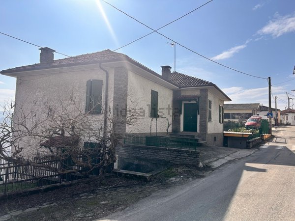 casa indipendente in vendita a Mango