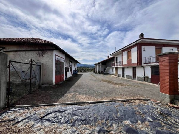 casa indipendente in vendita a Manta