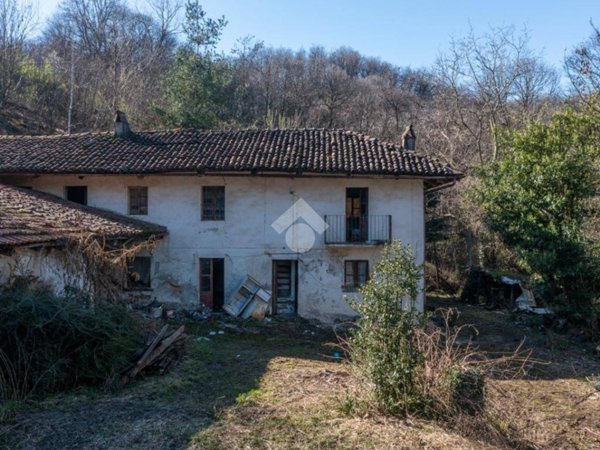 casale in vendita a Manta