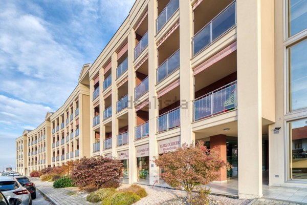 locale commerciale in vendita a Manta