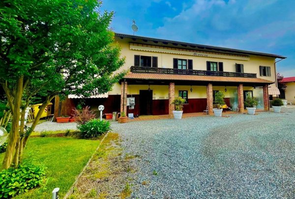 esavano in vendita a Manta