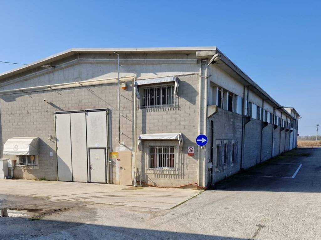 locale commerciale in vendita a Marene